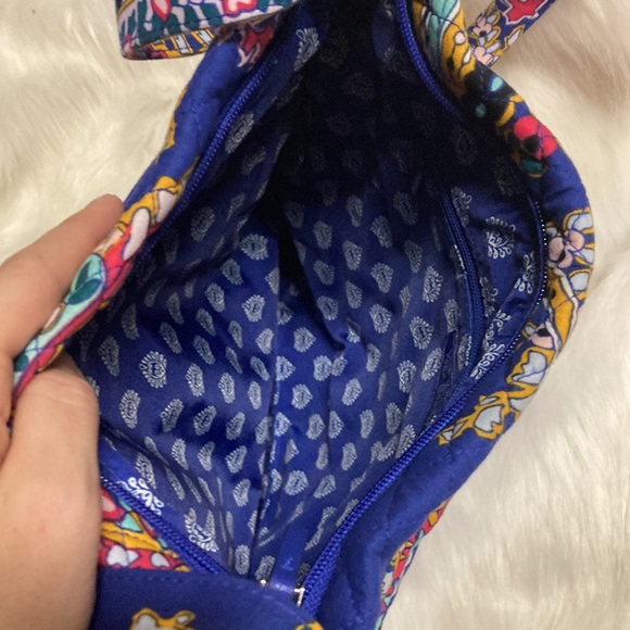 VERA BRADLEY crossbody!! - Picture 5 of 5